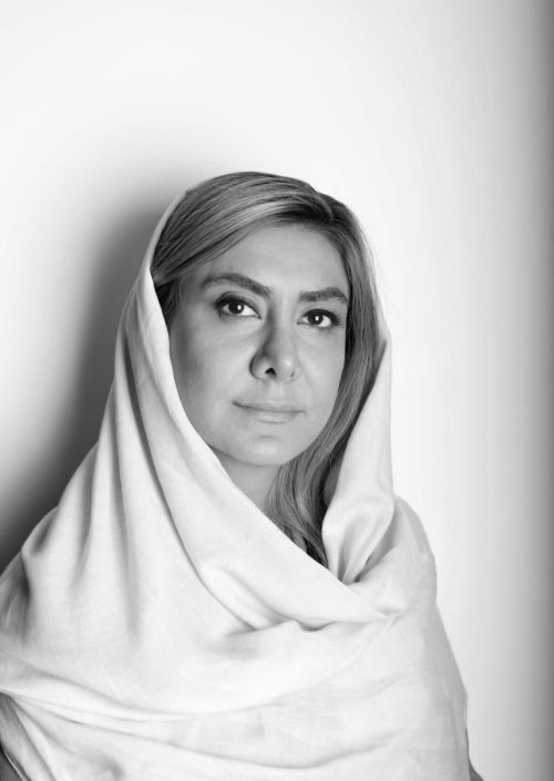 Adele Farzin Dar Adele Farzin Dar objet